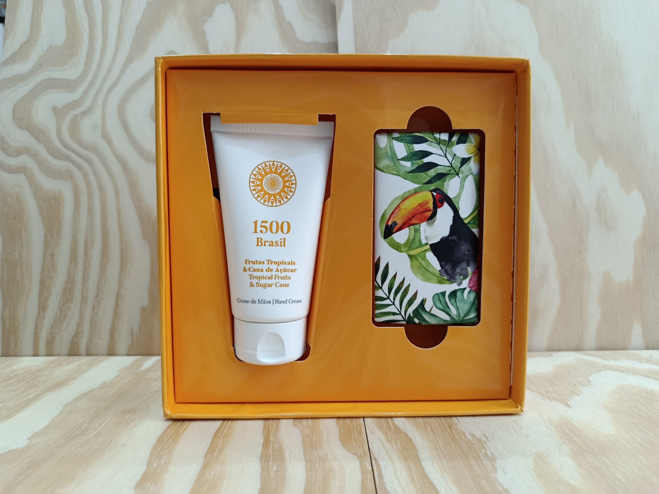 Coffret Brasil, creme de maos e sabonete 150g